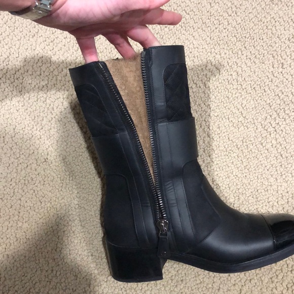 Authentic Chanel boot - Picture 3 of 7